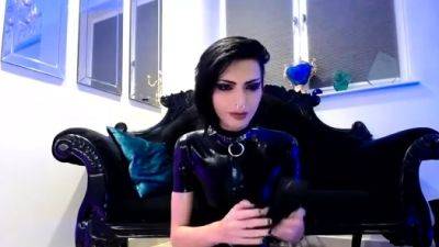 amateur luxury fetishes squirting on live webcam - drtuber.com